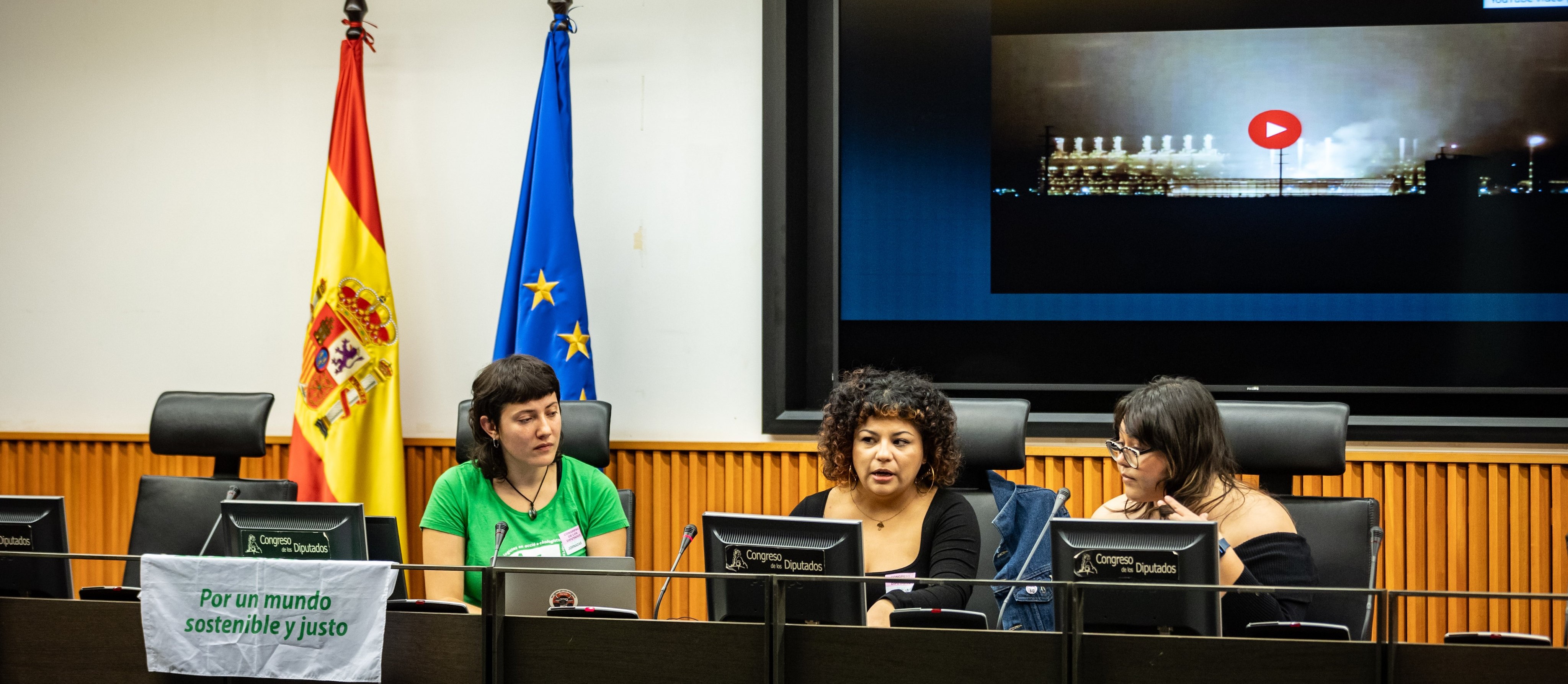 F8z6OyaXsAEYV6U (recortada)