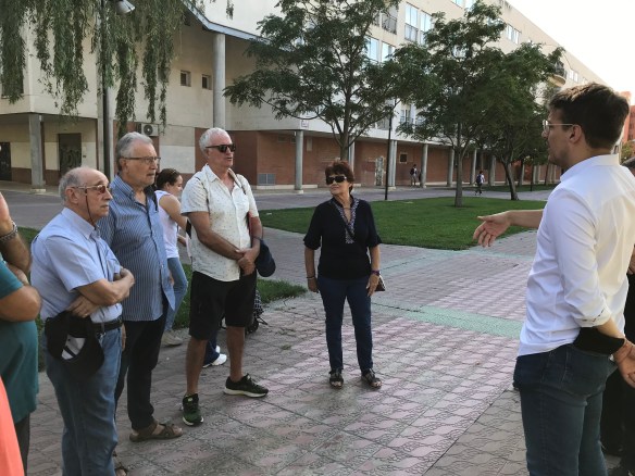 Pueyo con AAVV Actur solar Defensa