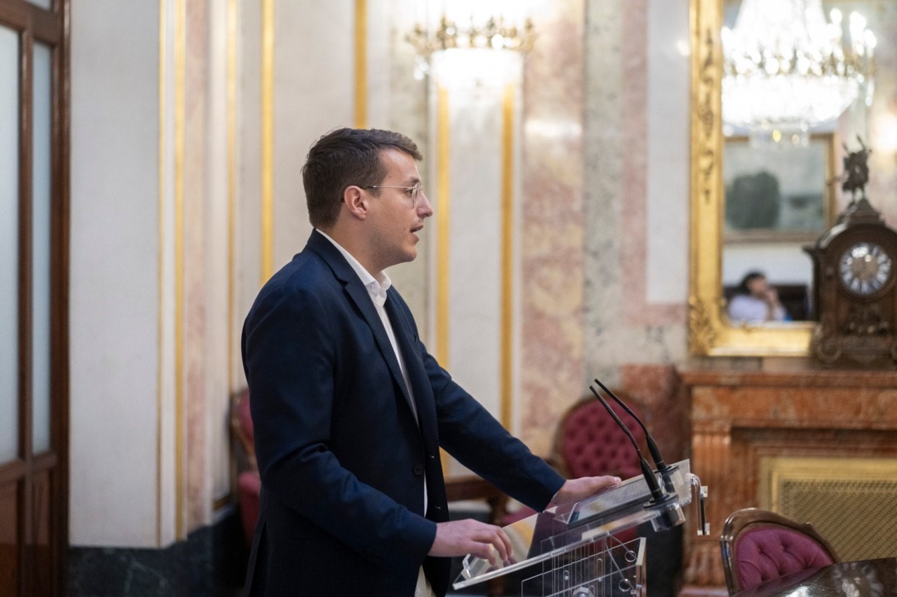 f60b8dfd-76b1-402f-b300-ec5ba13daf25